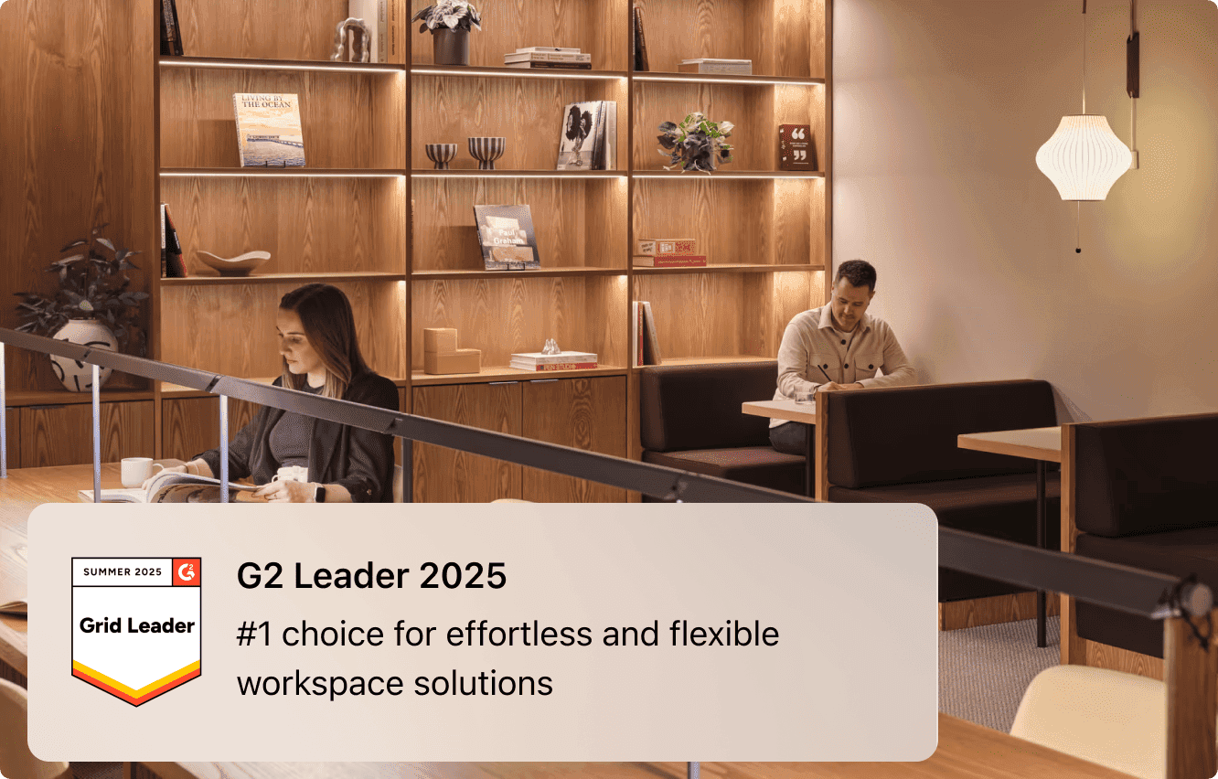Espace de coworking avec deux personnes travaillant