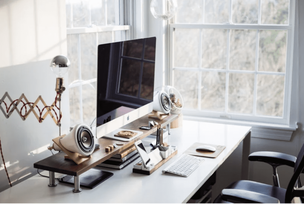Hot Desking: Advantages, Disadvantages, and Practical Examples