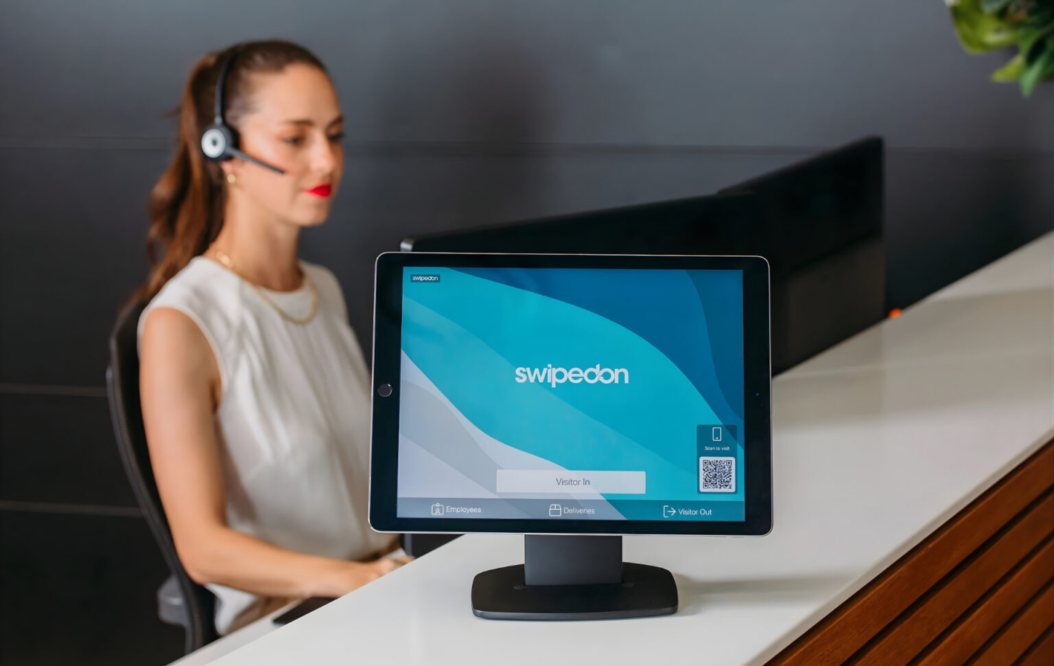 SwipedOn Review 2026: Pricing, Pros, Cons & Who It’s For